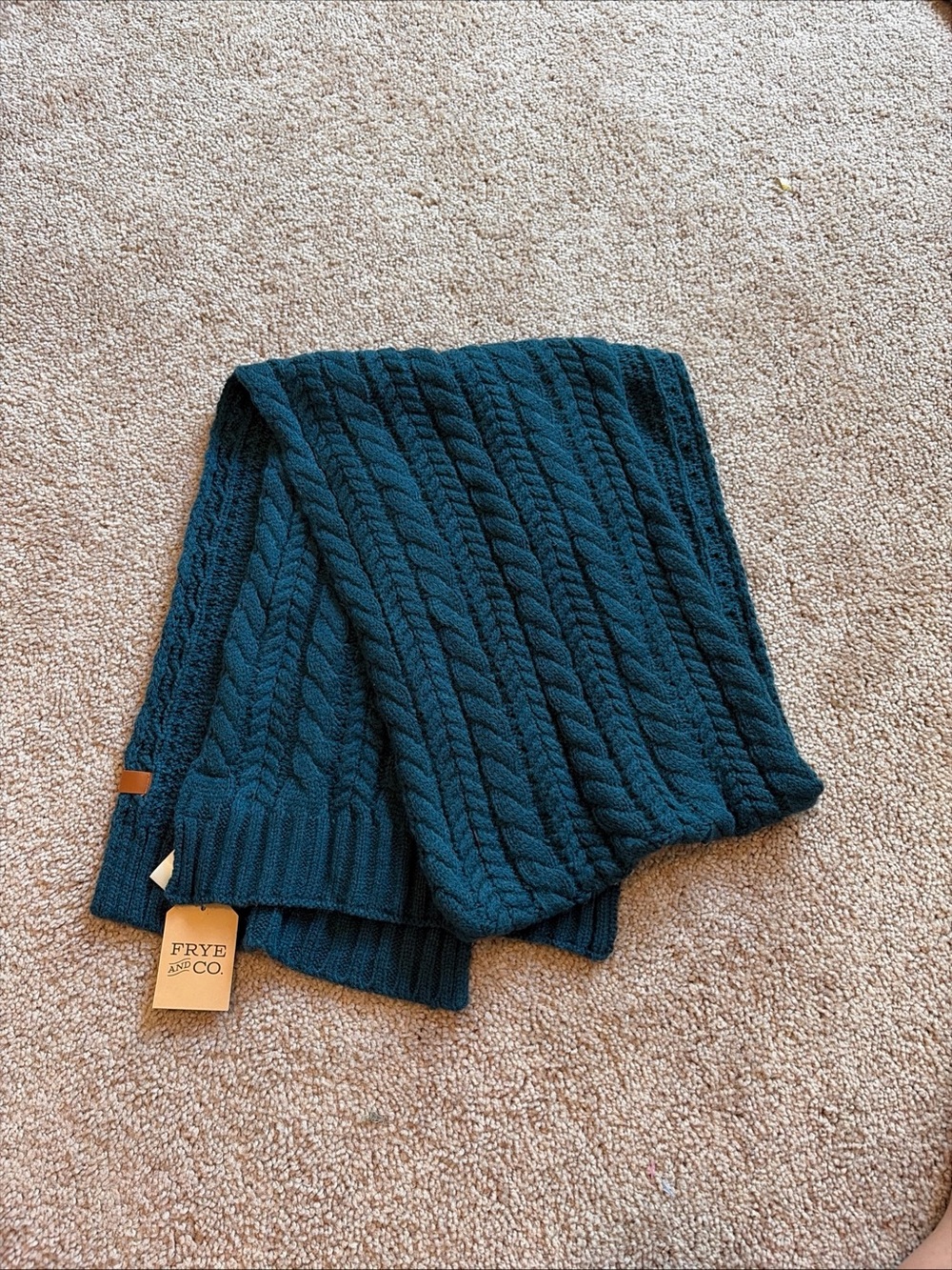 Frye & Company Cable Knit Cozy Scarf Blue/Green NWT